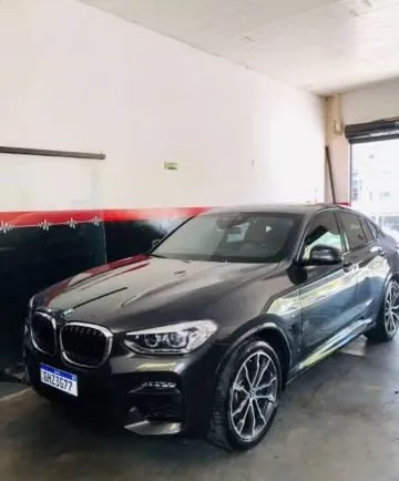 BMW X4 depois da lavagem detalhada na estética automotiva da Lima Car, Cambuí, Campinas